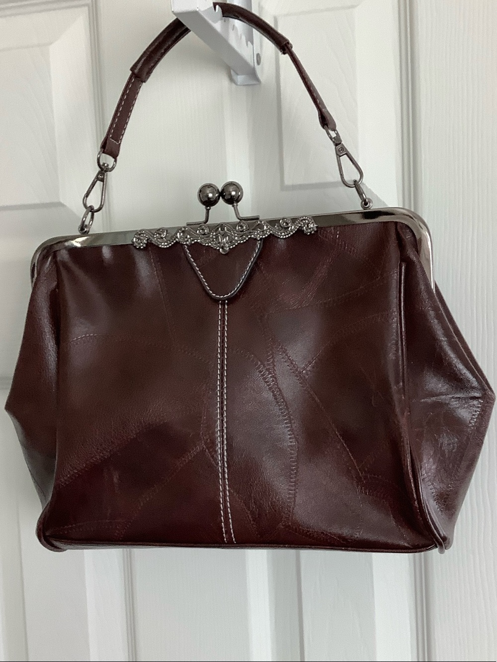 Vintage-Style Brown Kiss-Lock Frame Handbag